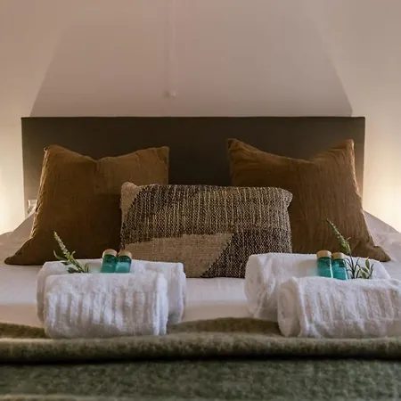 Huswell - Lovely Close To The Sea